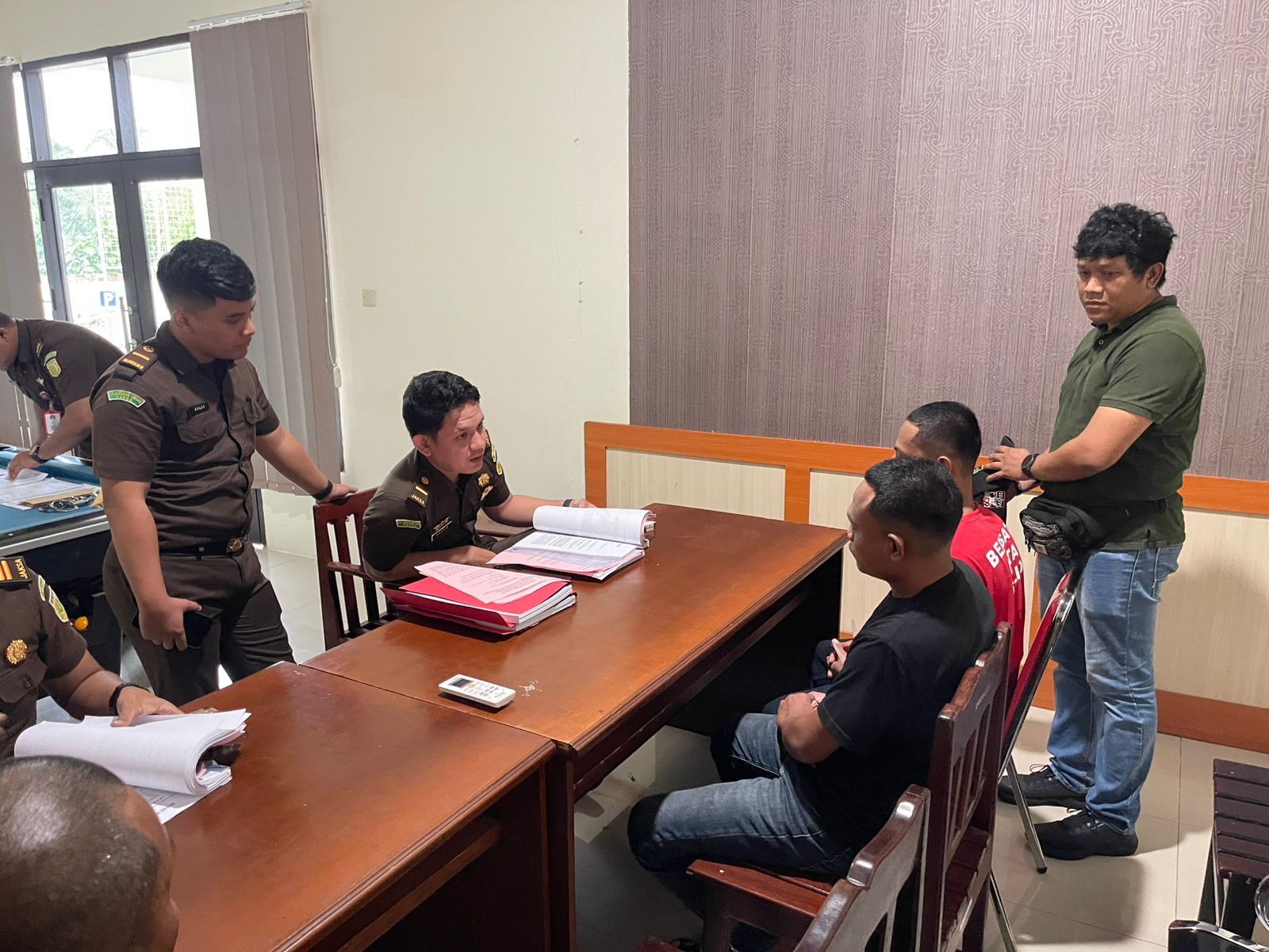 tiga-tersangka-kasus-narkotika-diserahkan-ke-kejaksaan-negeri-mimika